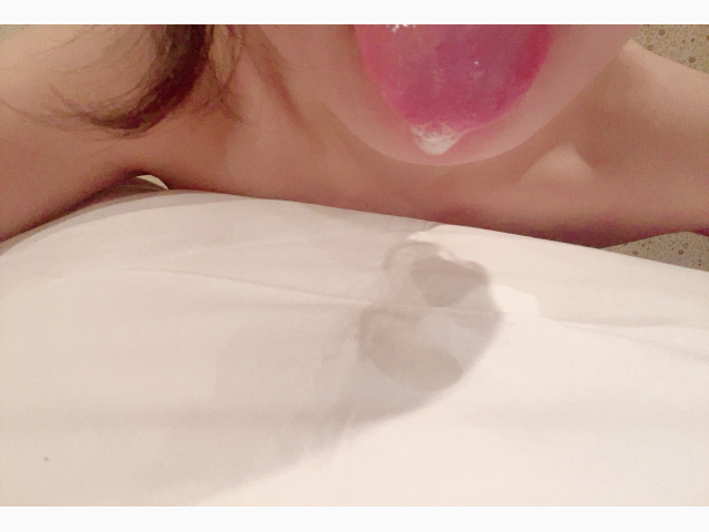 大量の唾と痰で汚されて、飲み続けながら興奮したい