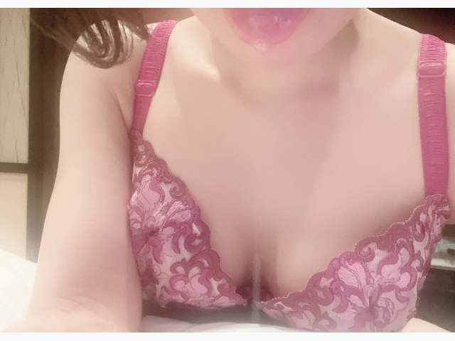 ひたすら顔舐め回されて、手と指も舐め回されて興奮したい