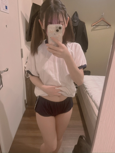 暑すぎて…脱ぎたくなっちゃう♡?