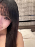 逸らしちゃ