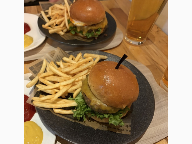 細くていっぱい食べて飲める🍔🍻