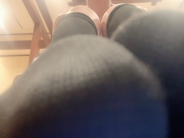 臭い全身の臭い、臭い足と臭い唾液で汚されて興奮したい