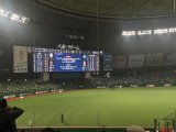 また