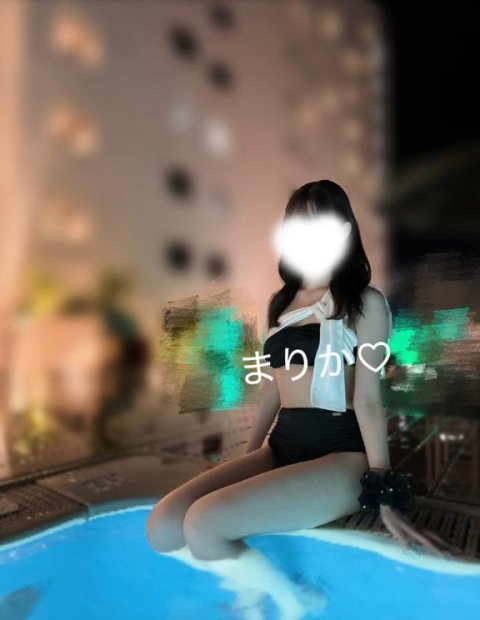 なつ🏝️ぷーる🍉