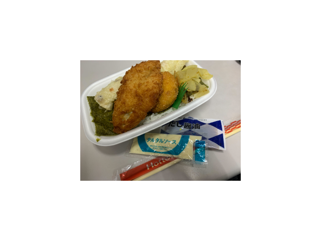 お昼は大好きなのり弁〜!