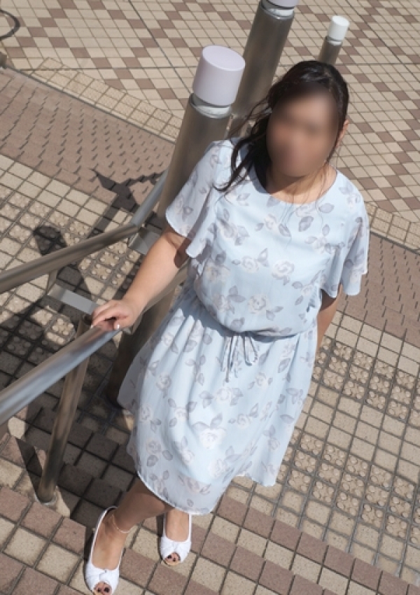ゆい、かわいい熟女&おいしい人妻 町田店 3