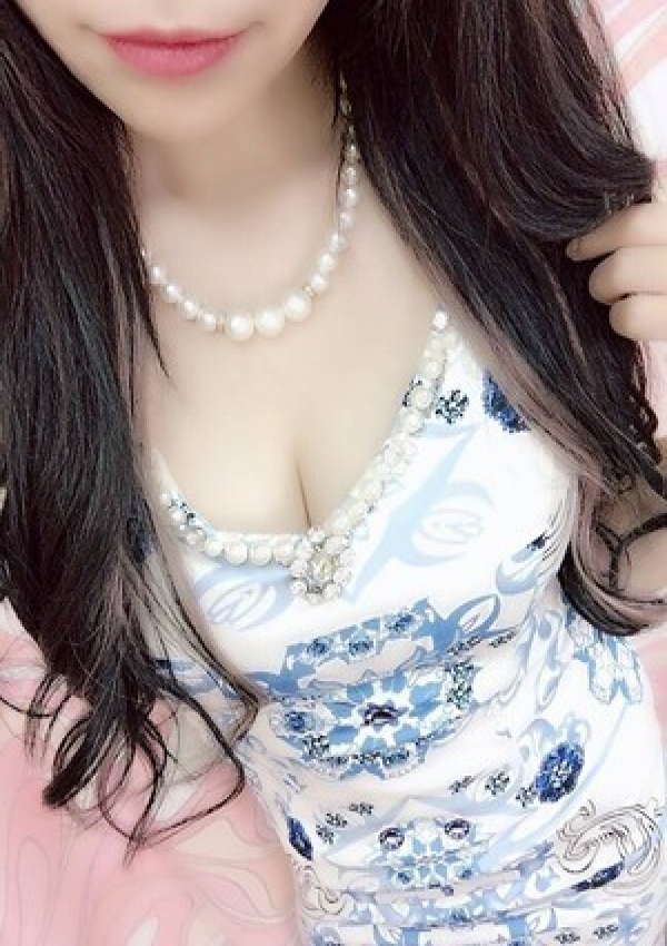 Erina エリナ、XOXO Hug&Kiss 神戸店 3