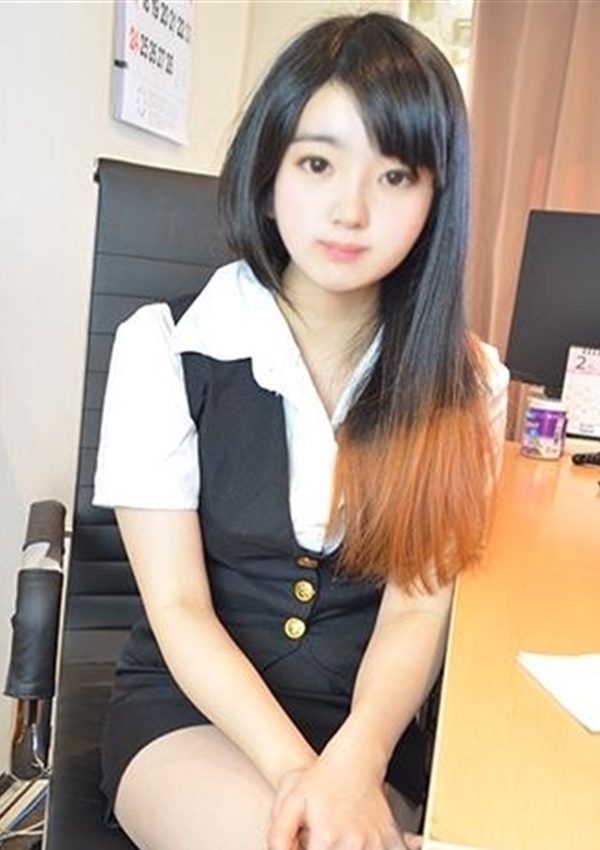 れいこ、現役OL たちの秘密のアルバイト シークレットオフィス 1