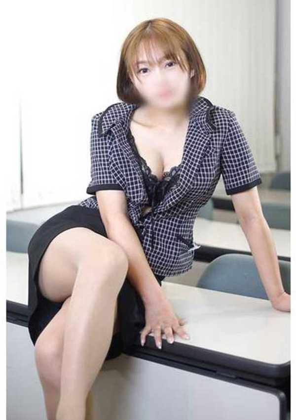 浅丘みなみ、淫乱OL派遣商社 斉藤商事 6