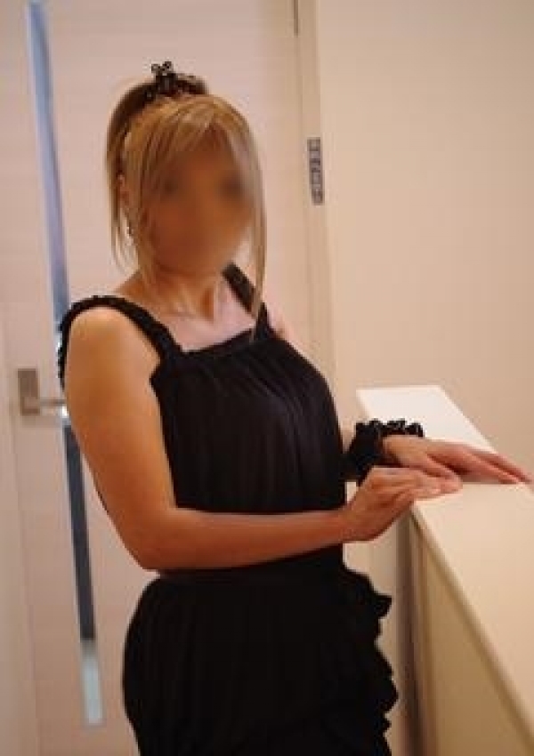 りょう、即尺即プレイ 肉食淫乱妻 2