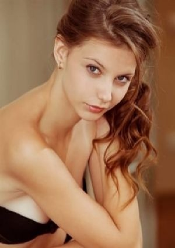 ヘイディ、金髪外人デリヘル ピンクゴールド 1