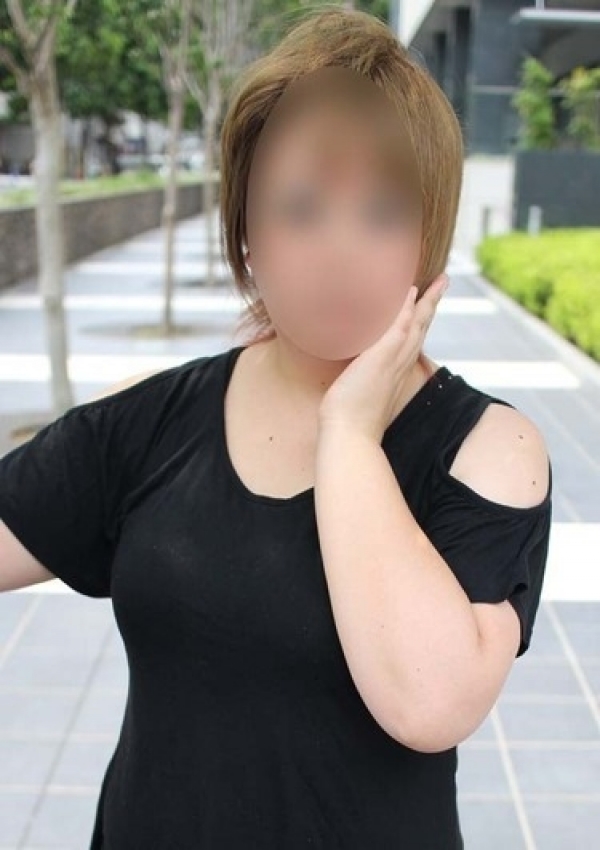 れいか、かわいい熟女&おいしい人妻 池袋店 1