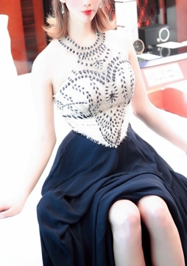 長谷川 聖沙子、Club La rose bleue 1