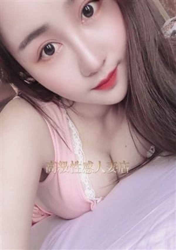 ゆり、高級性感人妻店