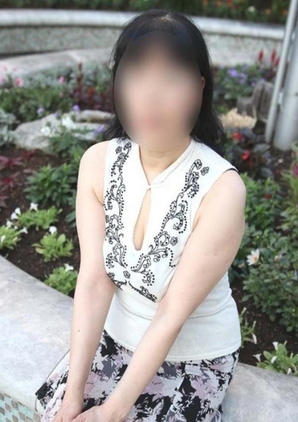 ことみ、かわいい熟女&おいしい人妻 池袋店 1