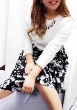 秋山瑠奈、大和屋 博多店 2