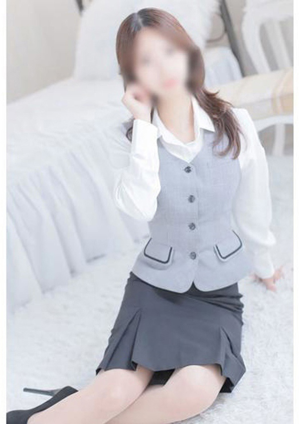 桃瀬こはく、淫乱OL派遣商社 斉藤商事 1