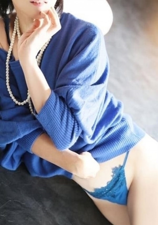 みなみ、ノーハンドで楽しませる人妻 池袋店 3