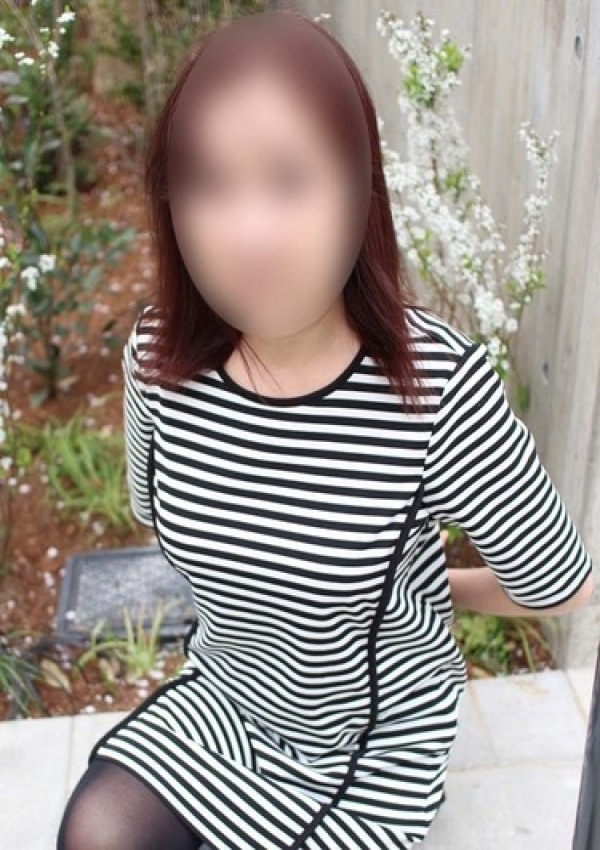ななみ、かわいい熟女&おいしい人妻 池袋店 3