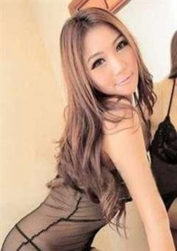 ナツキ、女優 1