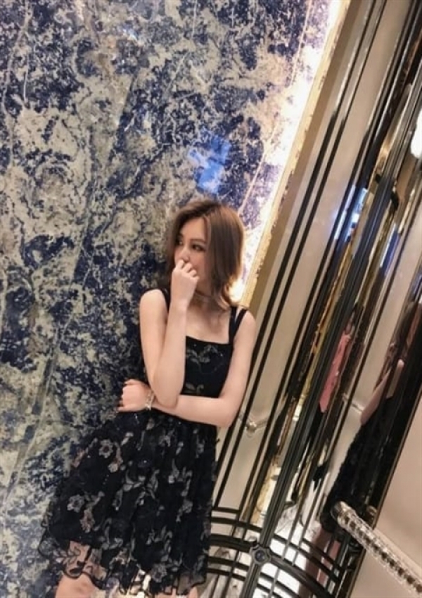 ローズ、喰いごろ若妻専門 淫乱妻の夜感秘交 1