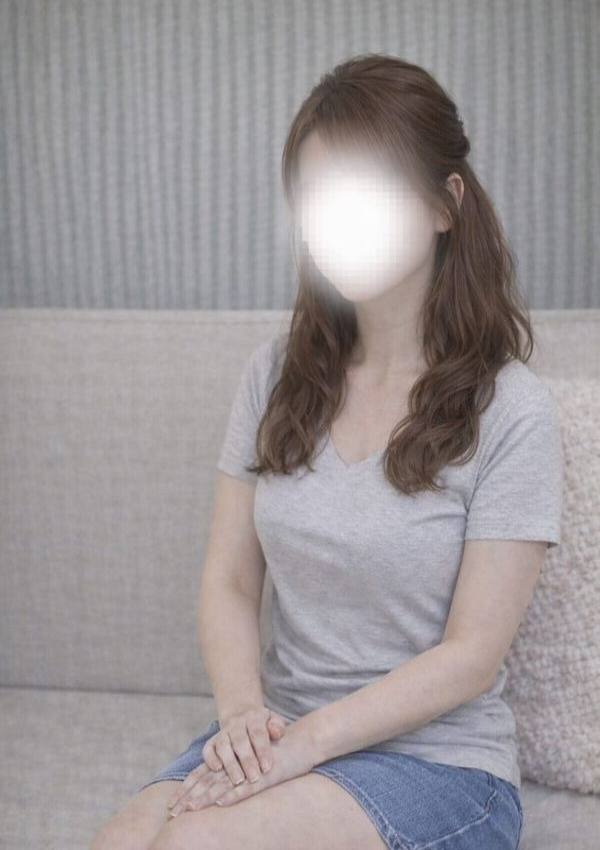 人妻禁断の裏顔、みさき