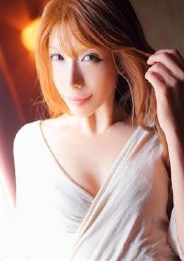 もえ、出会って5秒でしゃぶりつく!若妻ギンギン物語 2