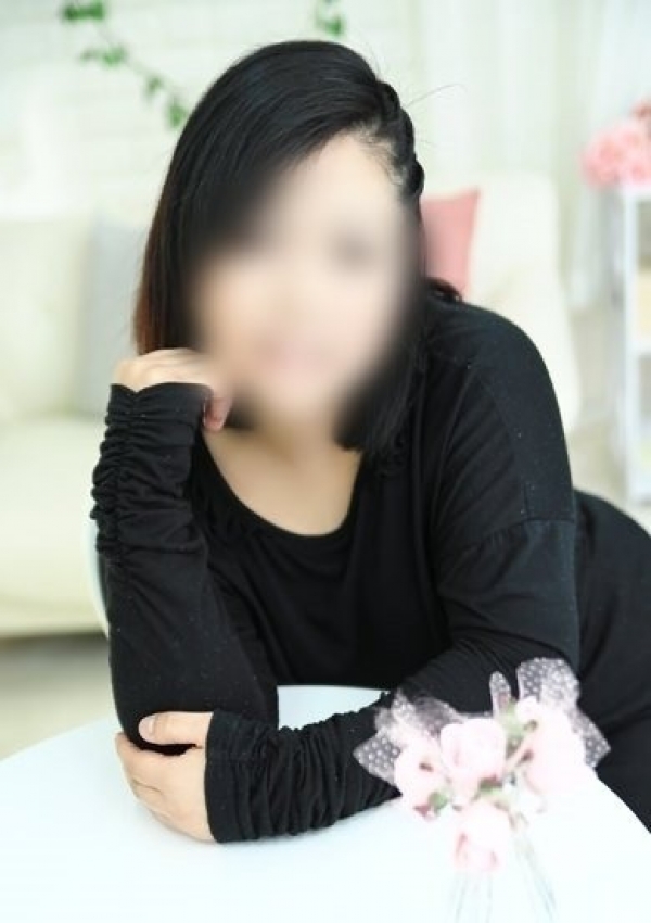 二階堂 いちか、淫らに濡れる人妻たち日本橋店 1