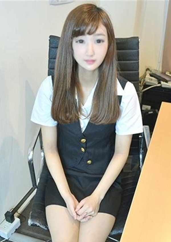 まさみ、現役OL たちの秘密のアルバイト シークレットオフィス 1
