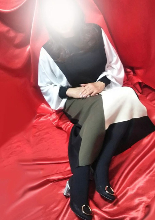 藍川、変態美熟女お貸しします。