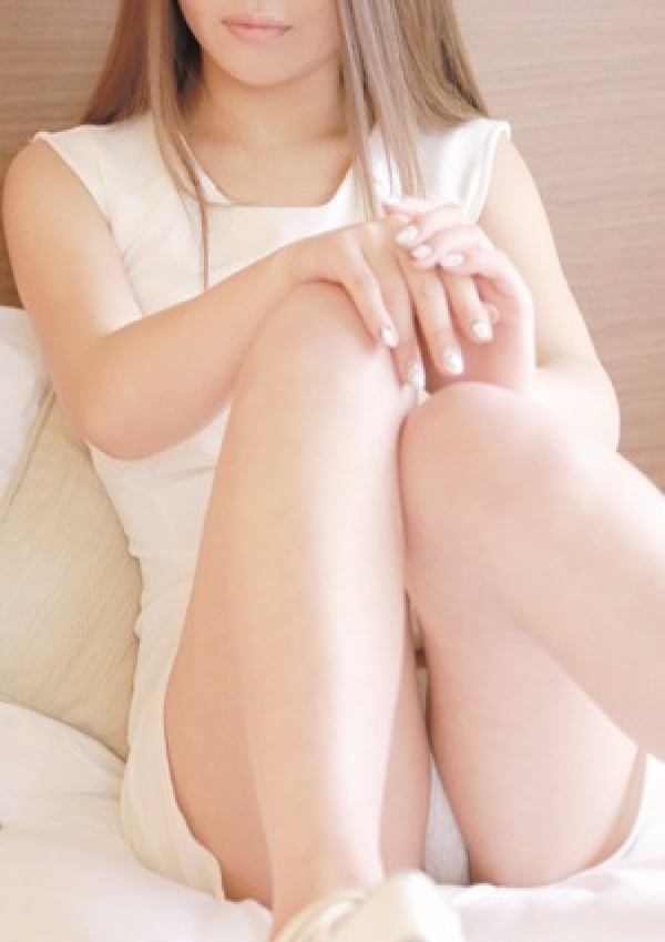 璃那(りな)、アロマセラピーエステティックサロン Feather