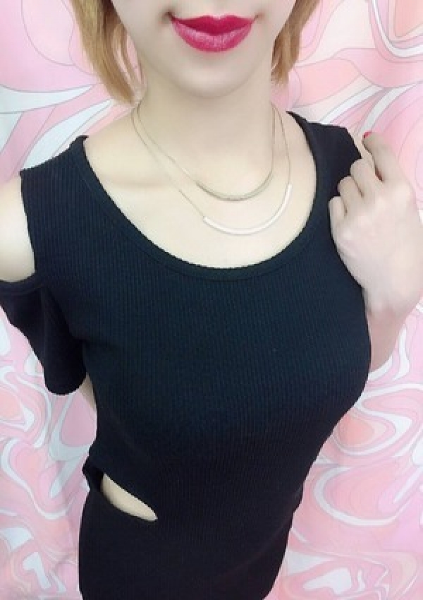 Sarina サリナ、XOXO Hug&Kiss 神戸店