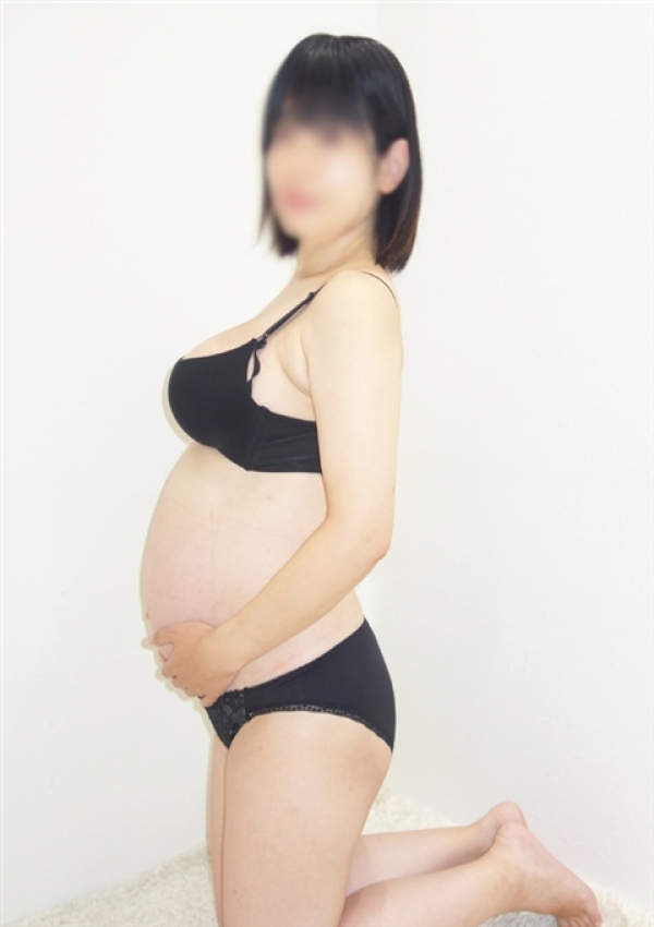 ななみ、池袋・裸乳房(らまんま)巨乳・貧乳・母乳・妊婦のお店 3