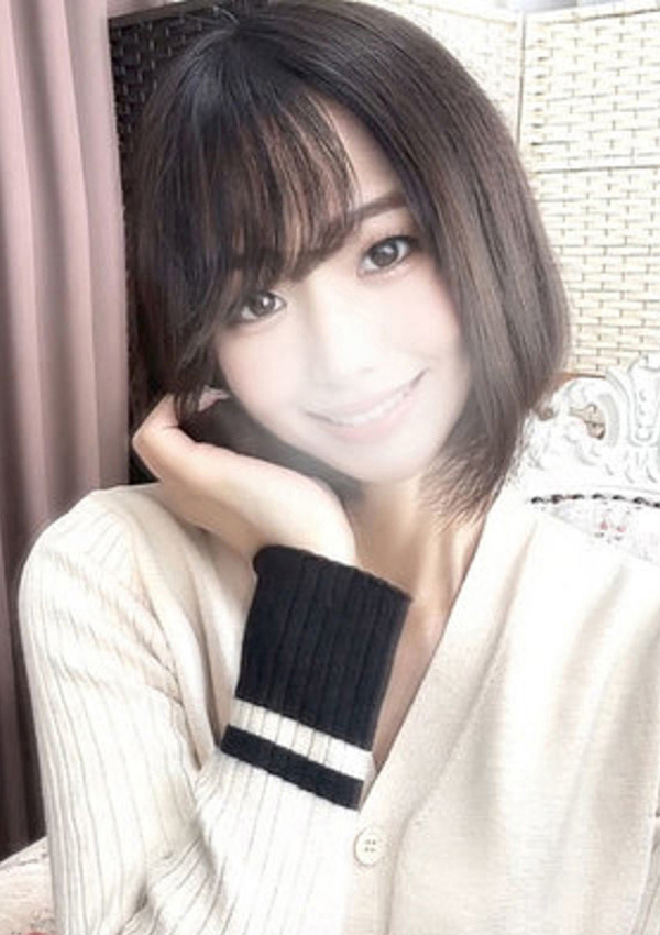 桜坂もえ、断りきれない美人マッサージ嬢たち 1
