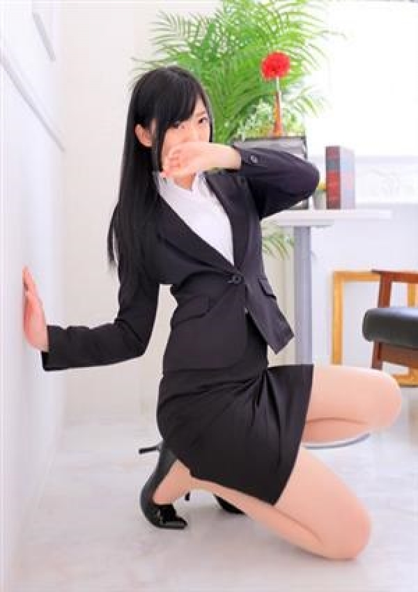 綾瀬 咲良、美人秘書 札幌オフィス 9