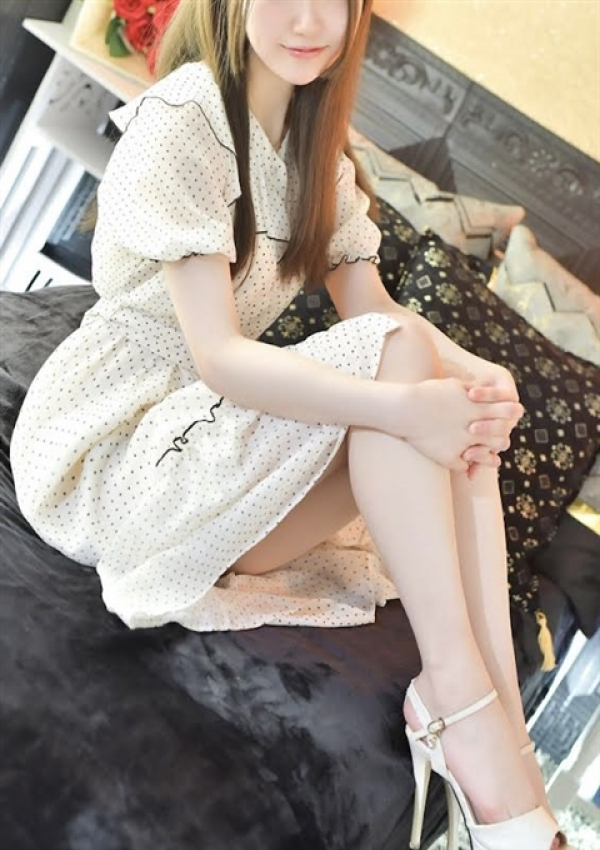TRYST、真里奈(まりな)