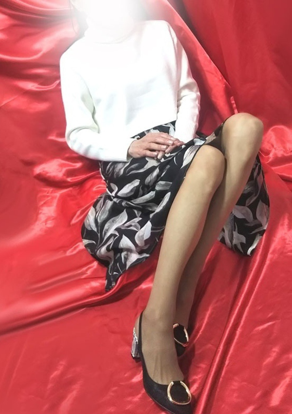 秋吉、変態美熟女お貸しします。