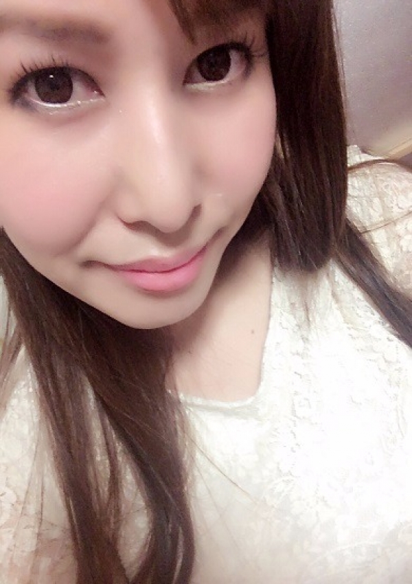 ひなの、出会って5秒でしゃぶりつく!若妻ギンギン物語 2