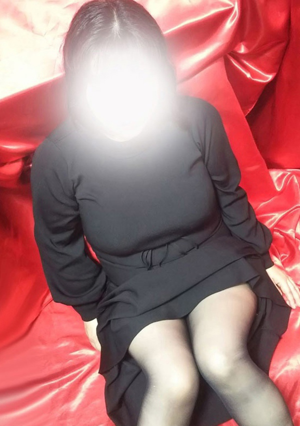 内田、変態美熟女お貸しします。 4