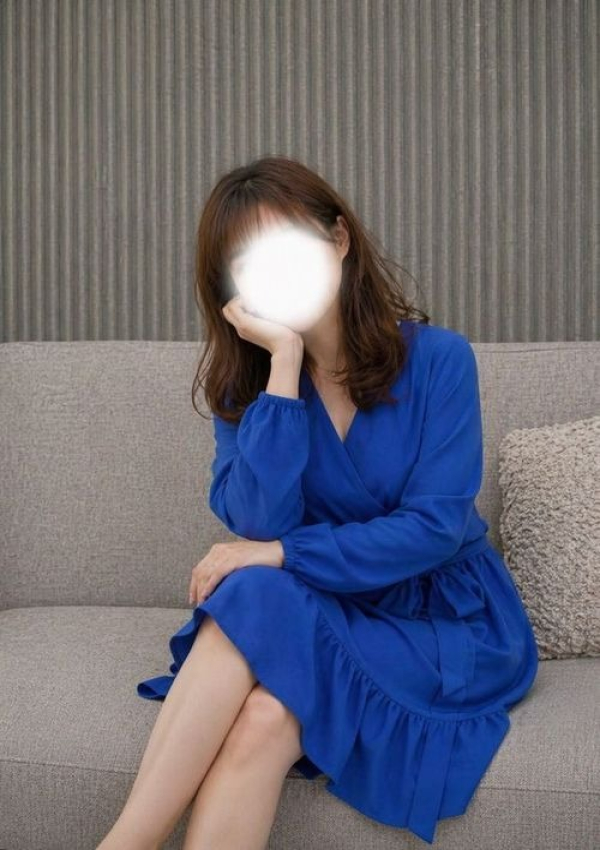 なみ、人妻禁断の裏顔