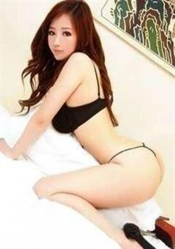 エリカ、女優 3