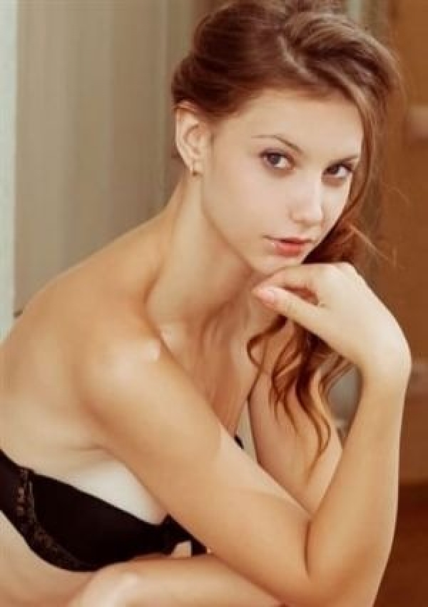 ヘイディ、金髪外人デリヘル ピンクゴールド 2