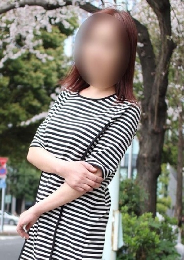 ななみ、かわいい熟女&おいしい人妻 池袋店 1