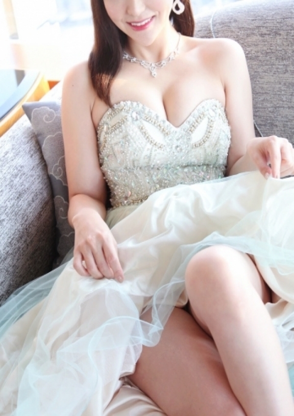 西園寺 彩也乃、Club La rose bleue 1