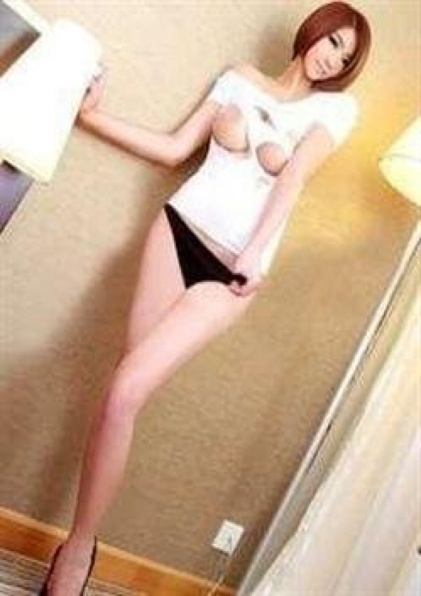 ヒトミ、女優 3