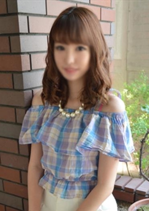 えみり、新橋現役女子大生コレクション 1
