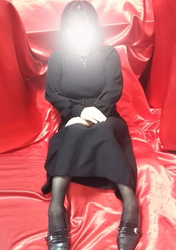 内田、変態美熟女お貸しします。 2