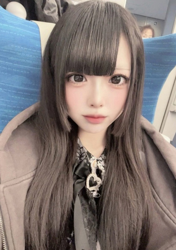 みゆ、舐めたくてグループ～君とサプライズ学園～越谷校 1