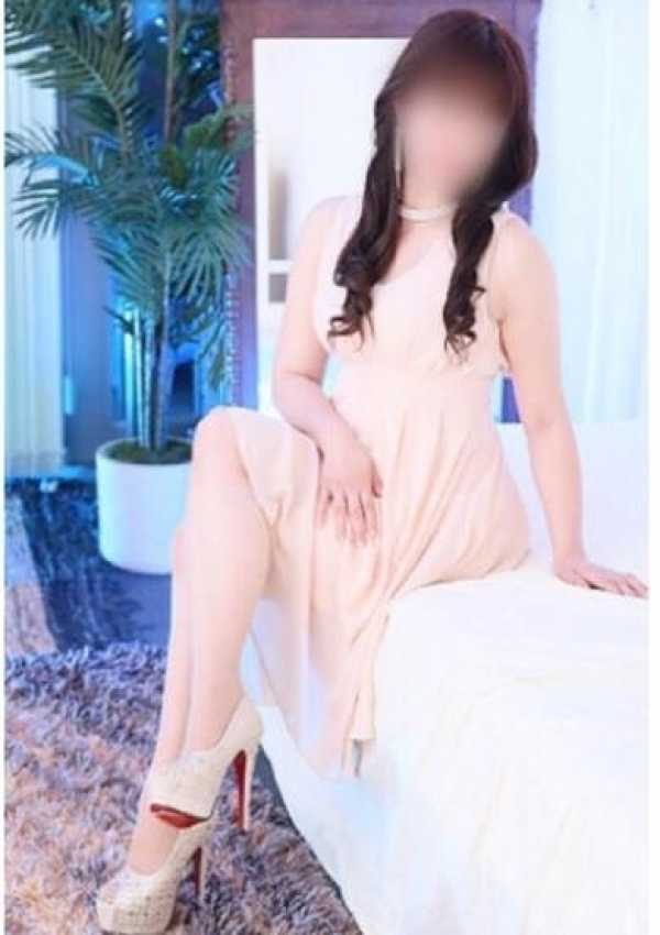かおる、気になるとなりの美人妻 博多人妻 アイリス 2