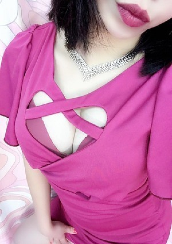 Erena エレナ、XOXO Hug&Kiss 神戸店